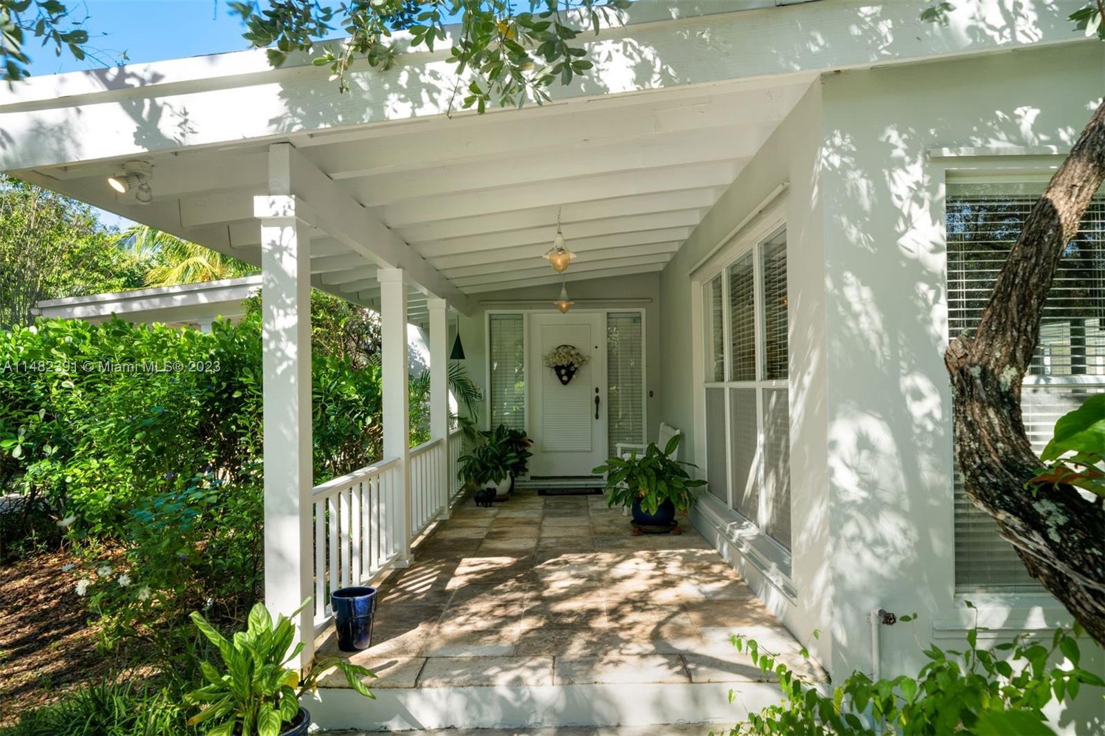 TOWN & RANCH ESTS - Residential