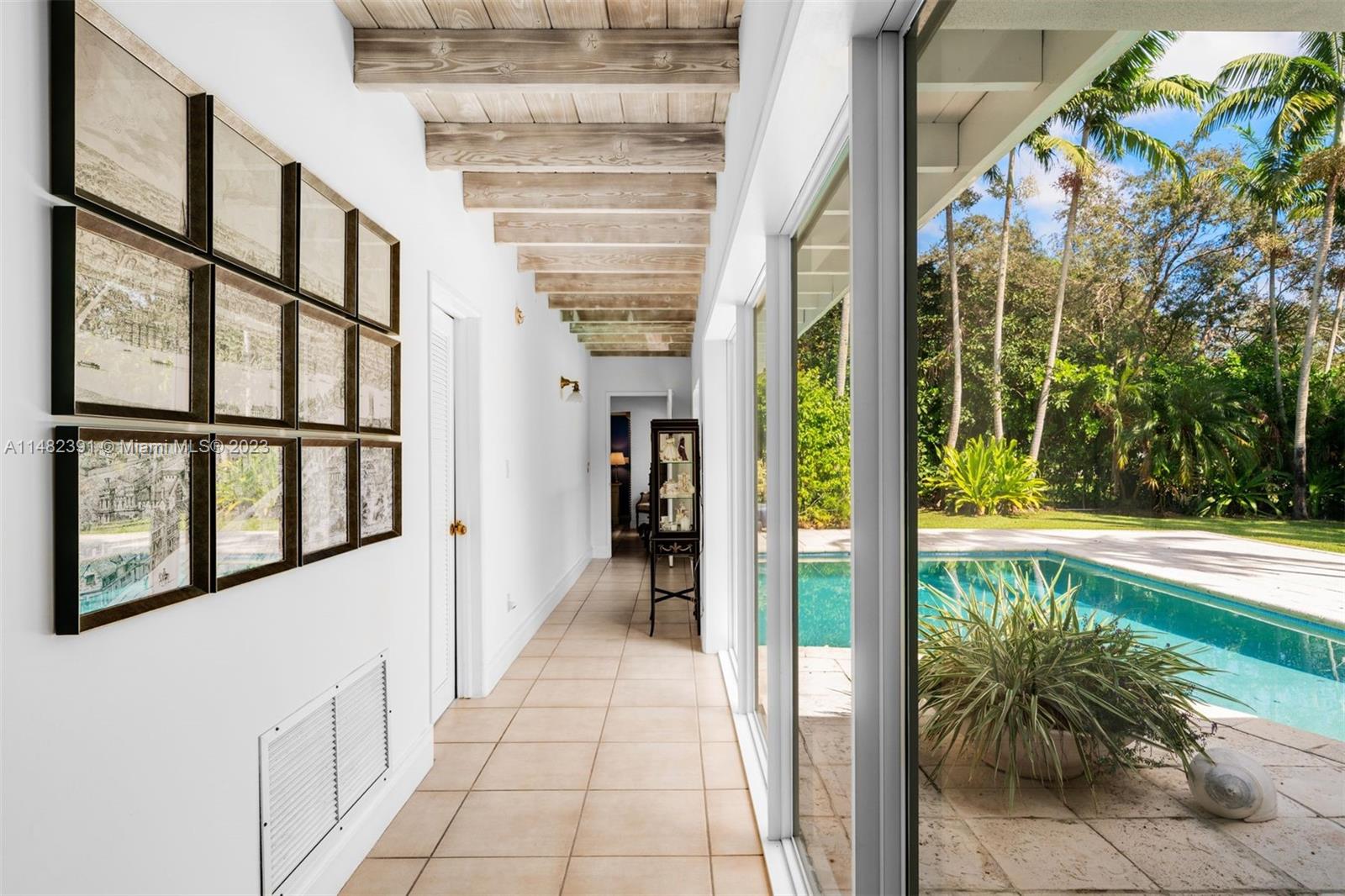 TOWN & RANCH ESTS - Residential