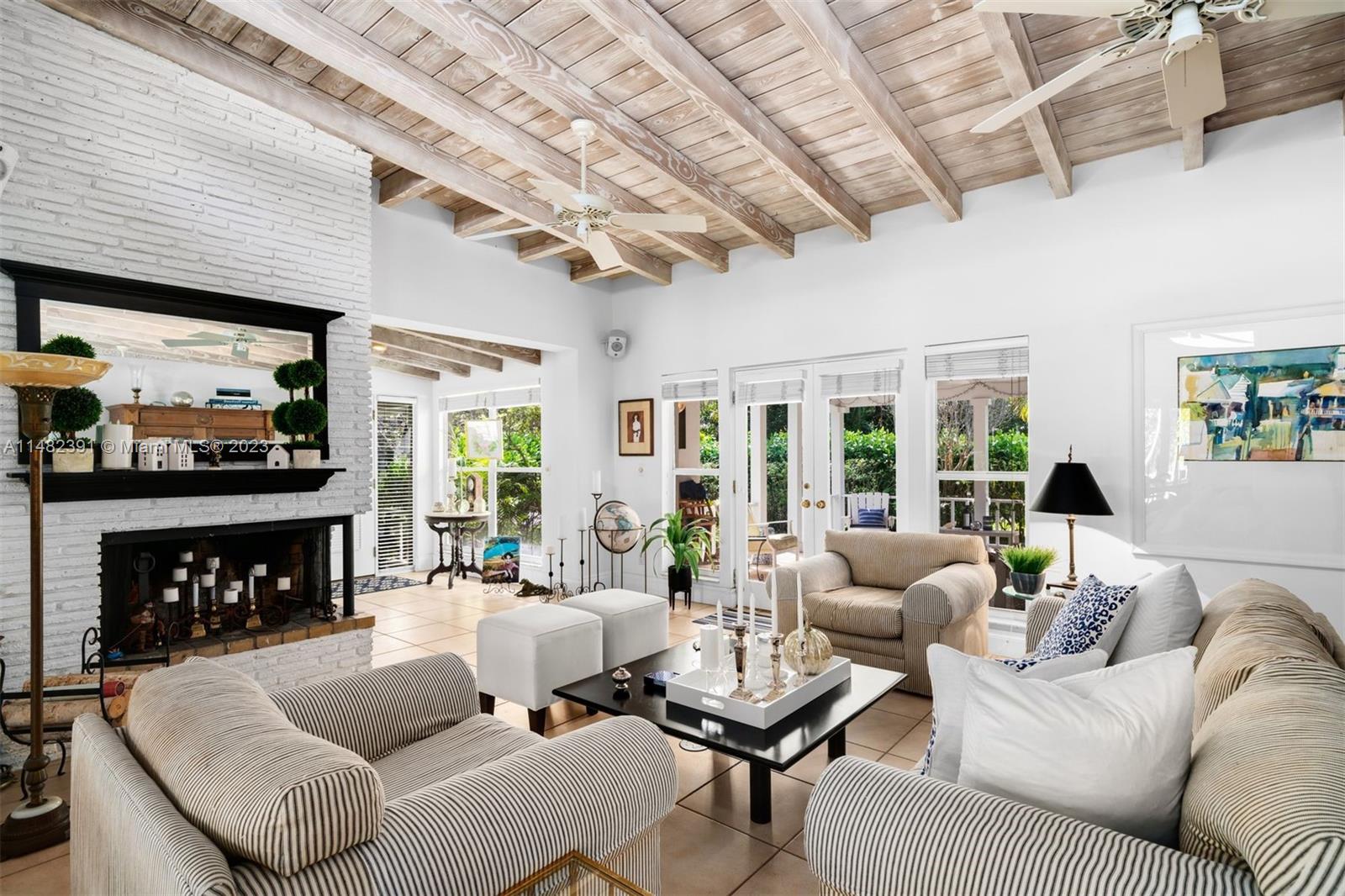 TOWN & RANCH ESTS - Residential