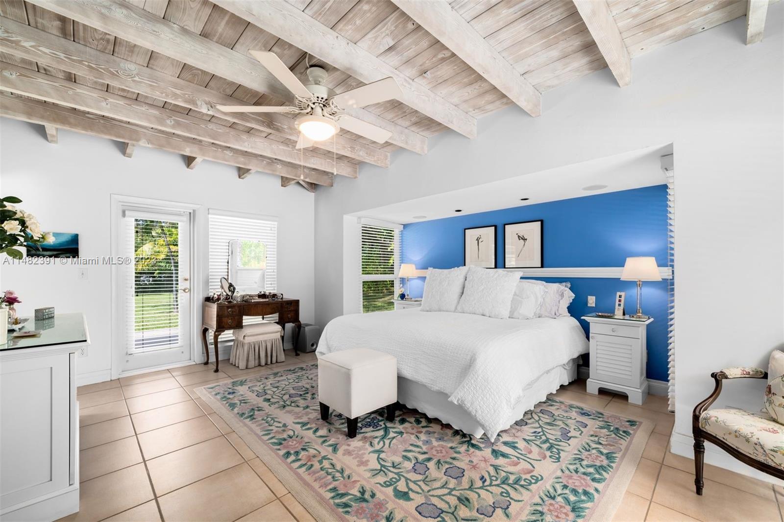 TOWN & RANCH ESTS - Residential