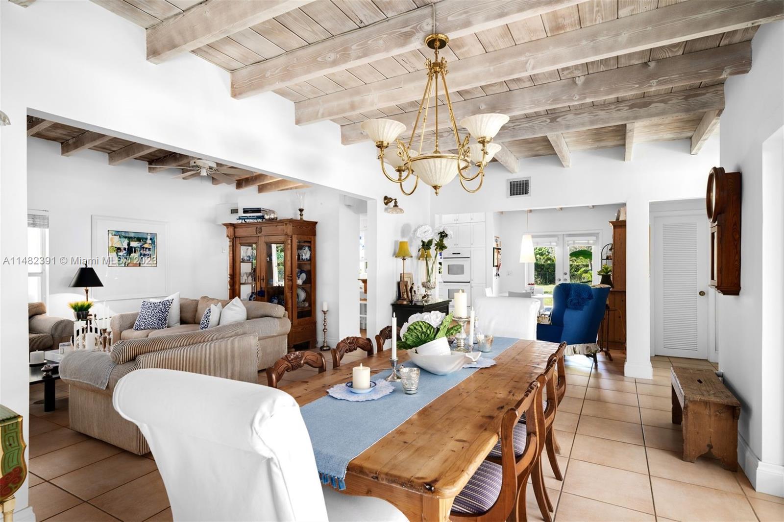 TOWN & RANCH ESTS - Residential