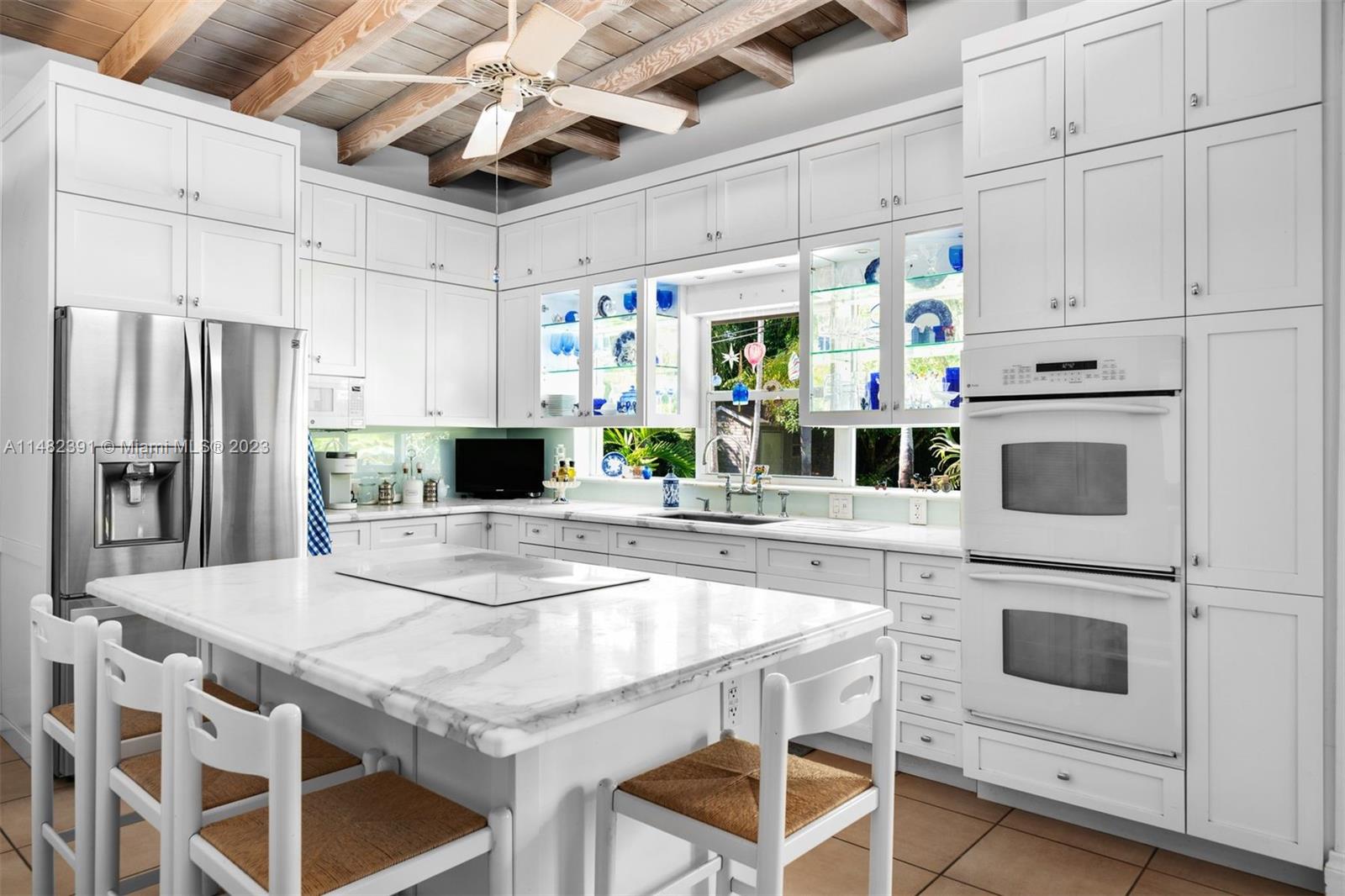 TOWN & RANCH ESTS - Residential