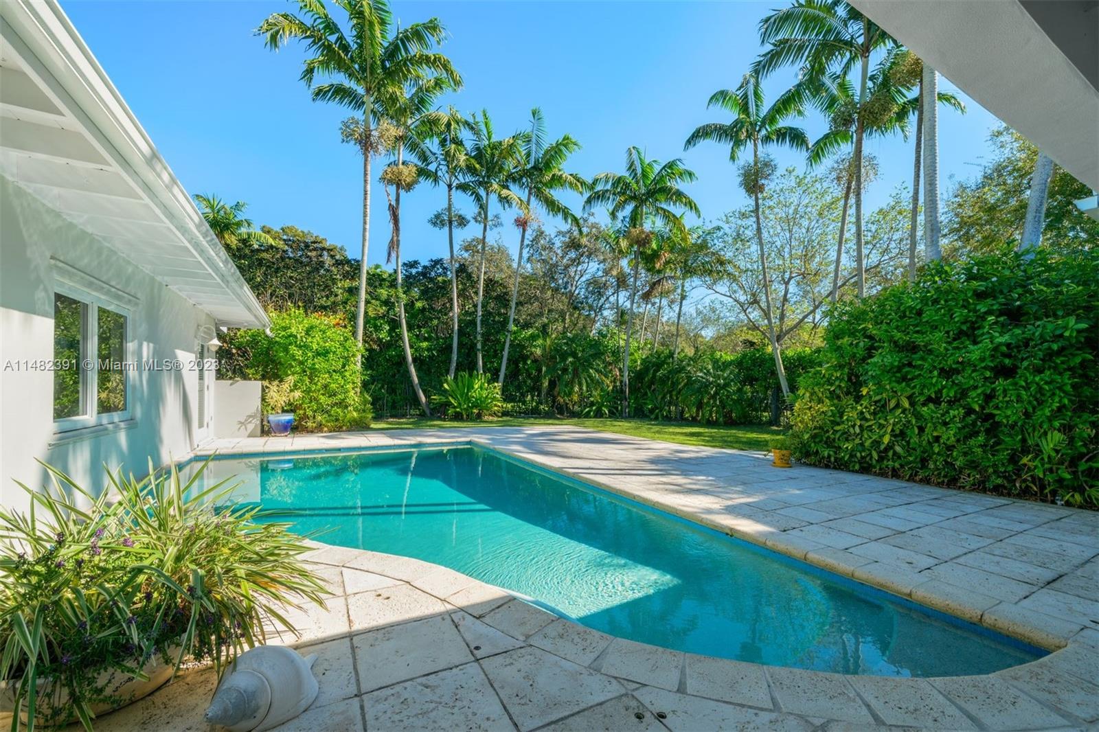 TOWN & RANCH ESTS - Residential