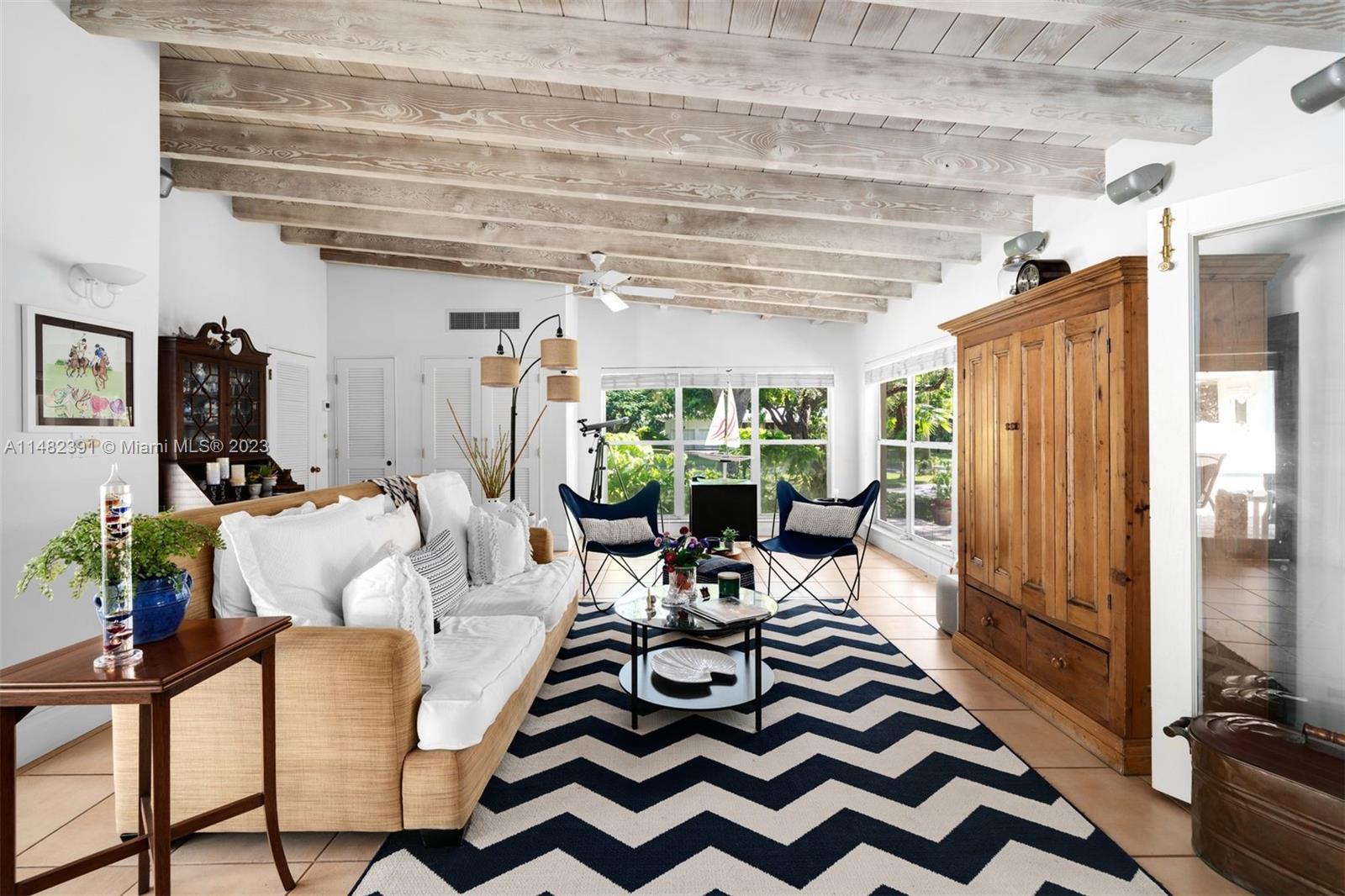 TOWN & RANCH ESTS - Residential