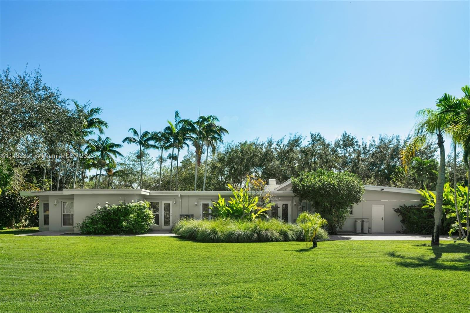 TOWN & RANCH ESTS - Residential