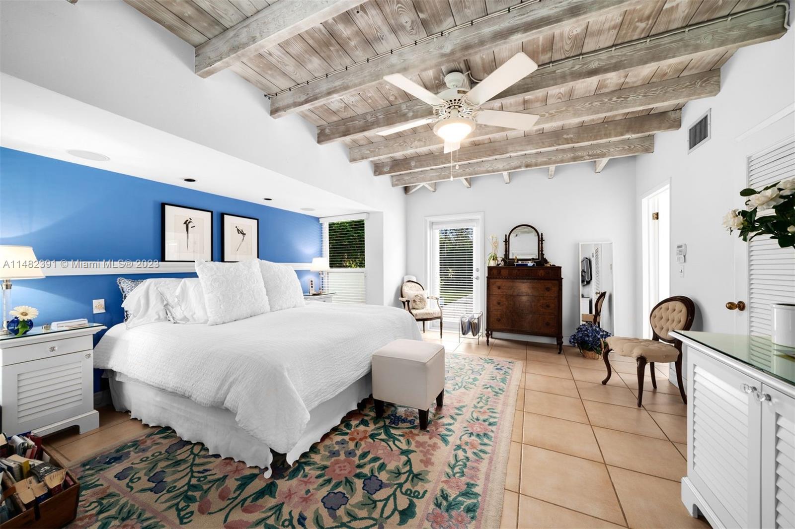 TOWN & RANCH ESTS - Residential