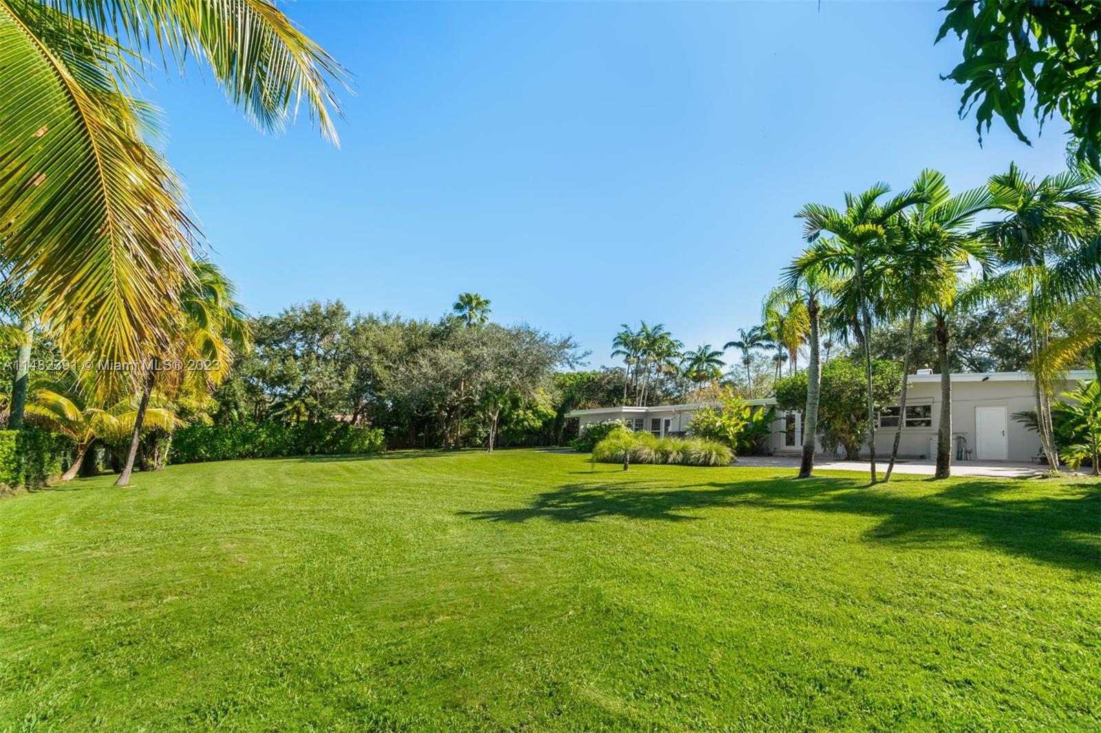 TOWN & RANCH ESTS - Residential