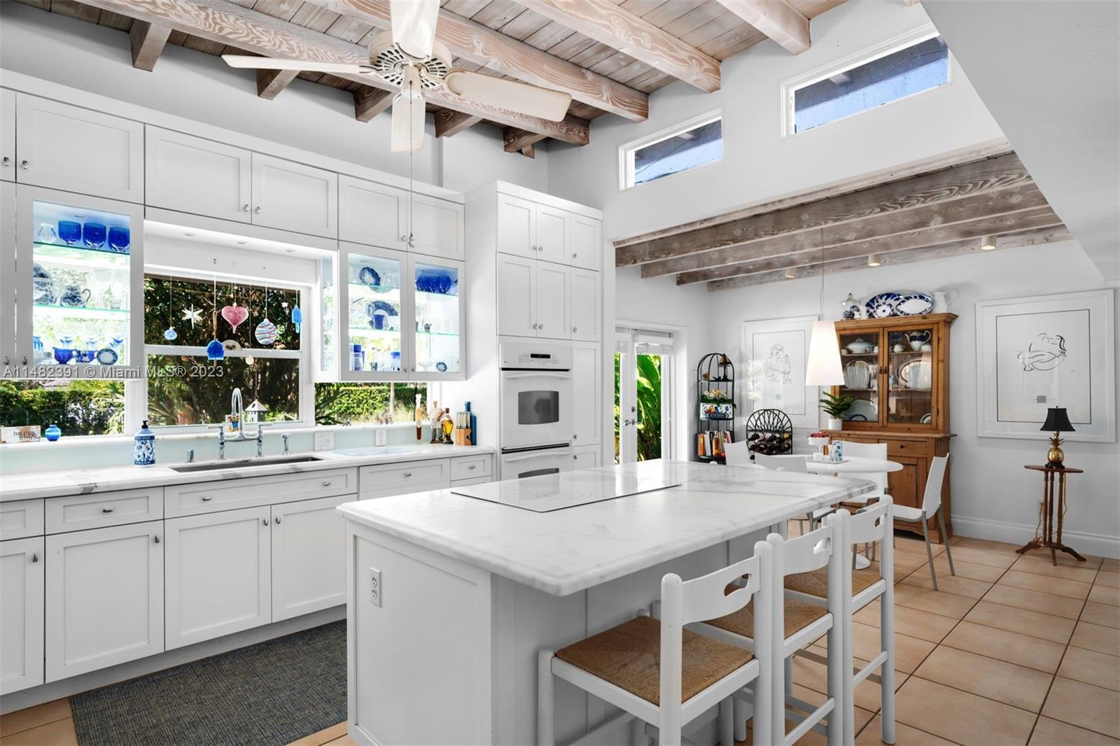 TOWN & RANCH ESTS - Residential