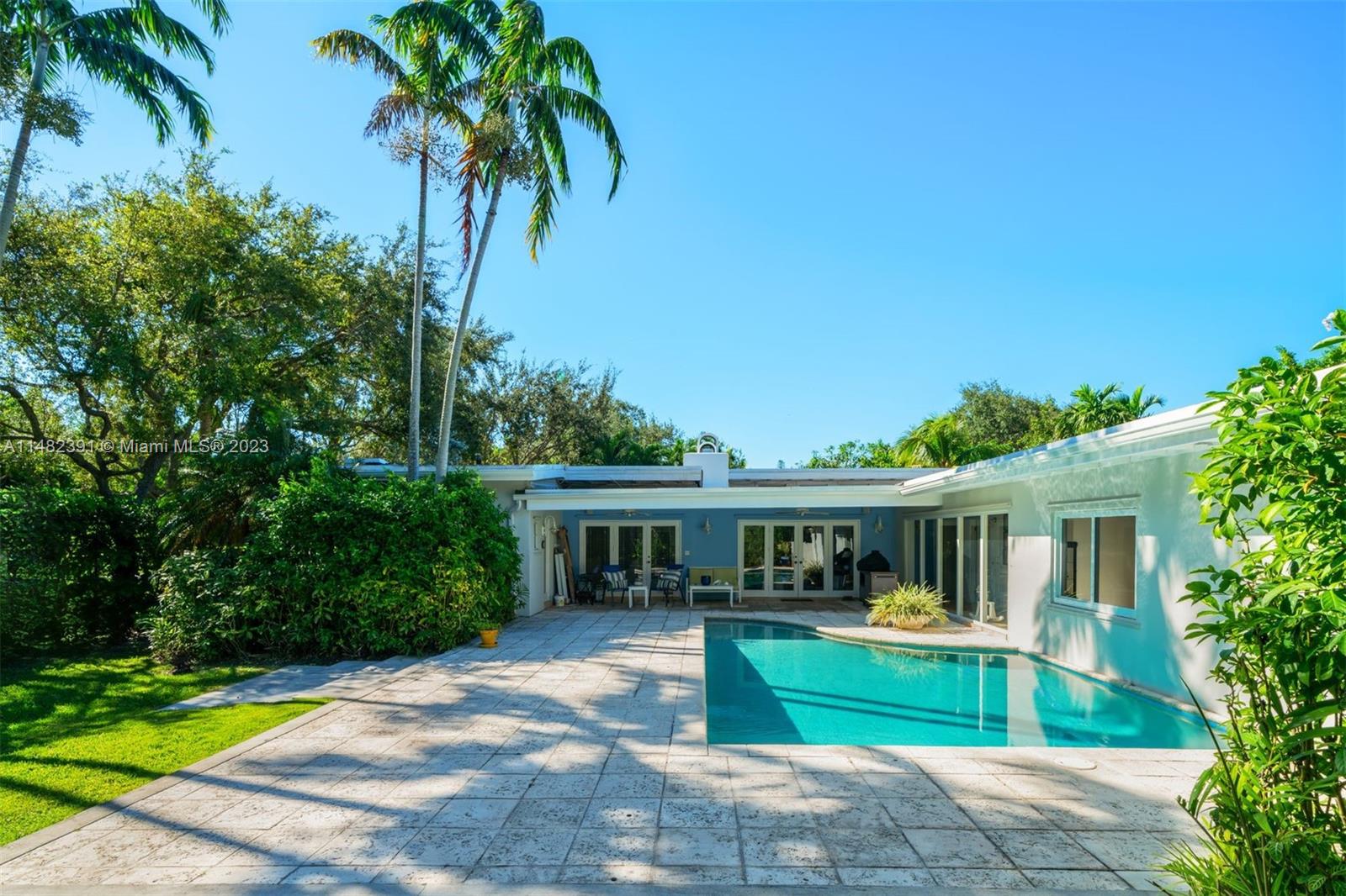 TOWN & RANCH ESTS - Residential