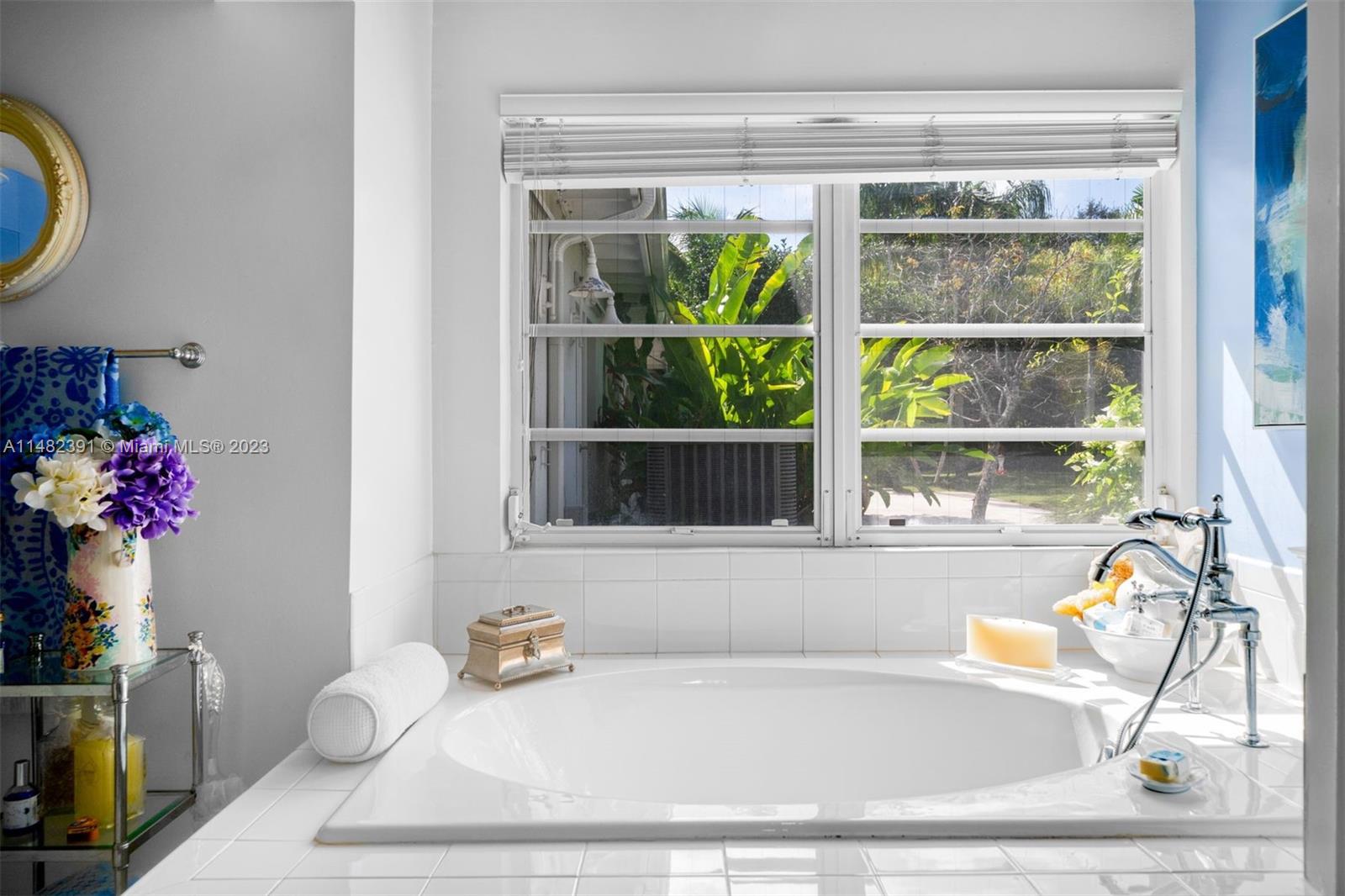 TOWN & RANCH ESTS - Residential