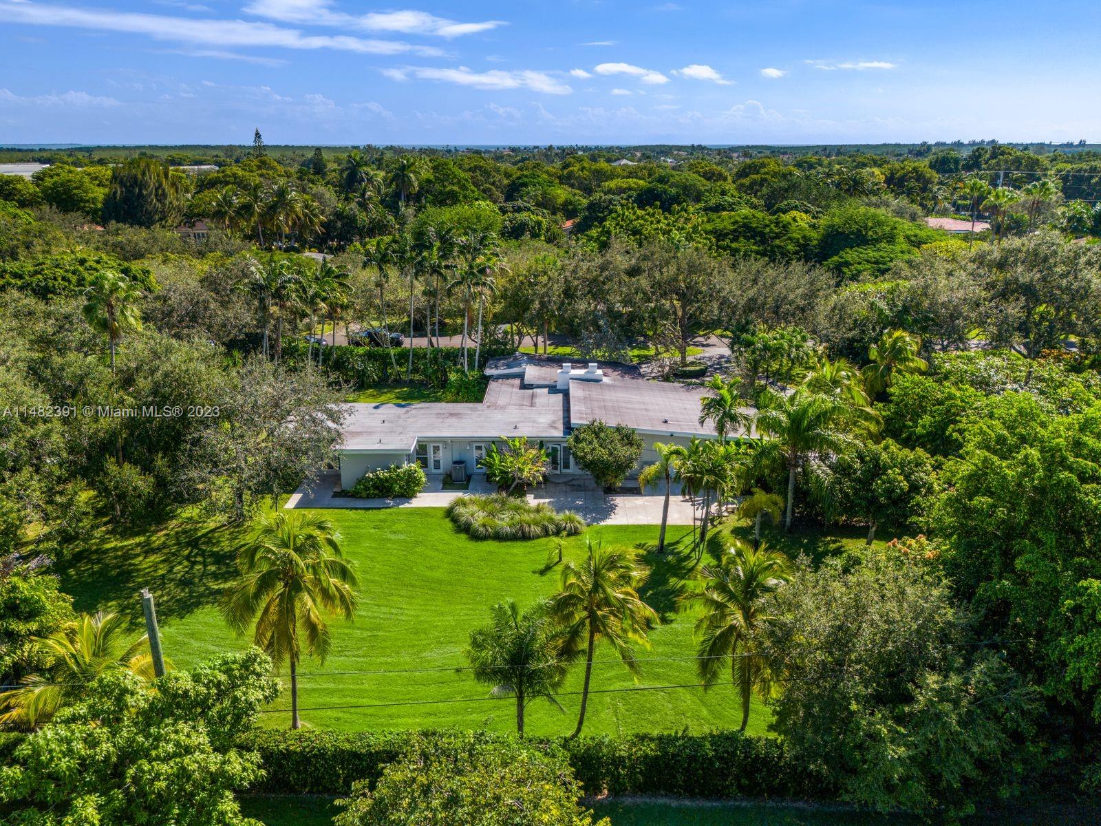 TOWN & RANCH ESTS - Residential