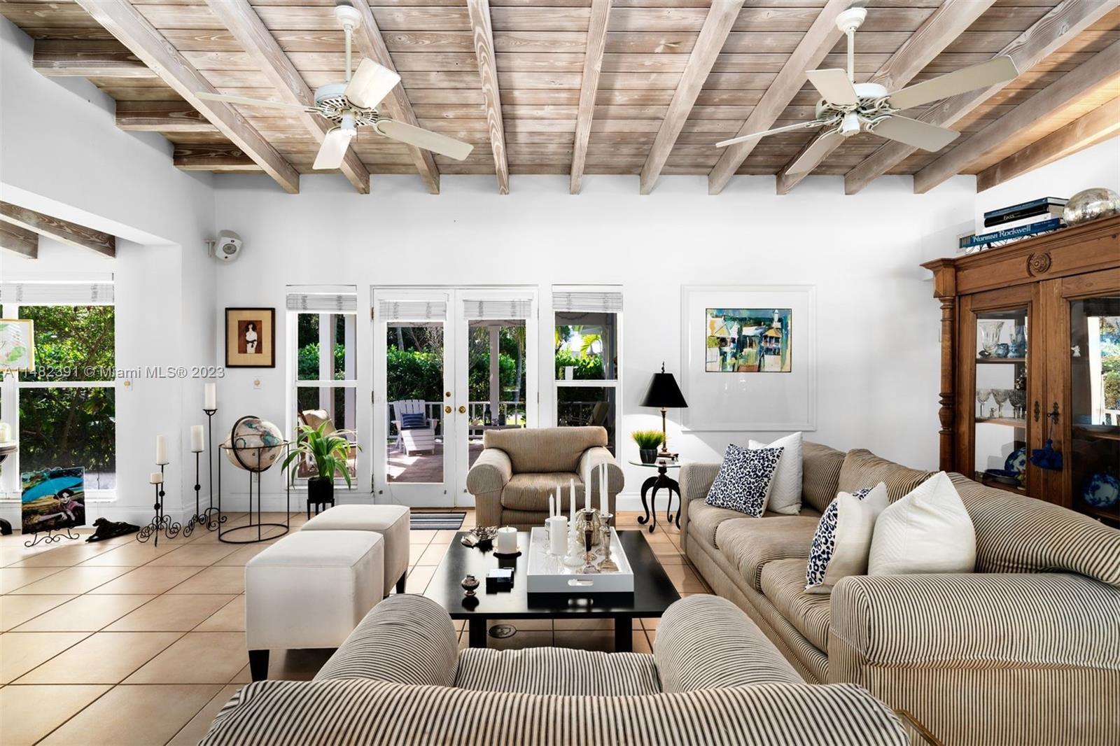 TOWN & RANCH ESTS - Residential