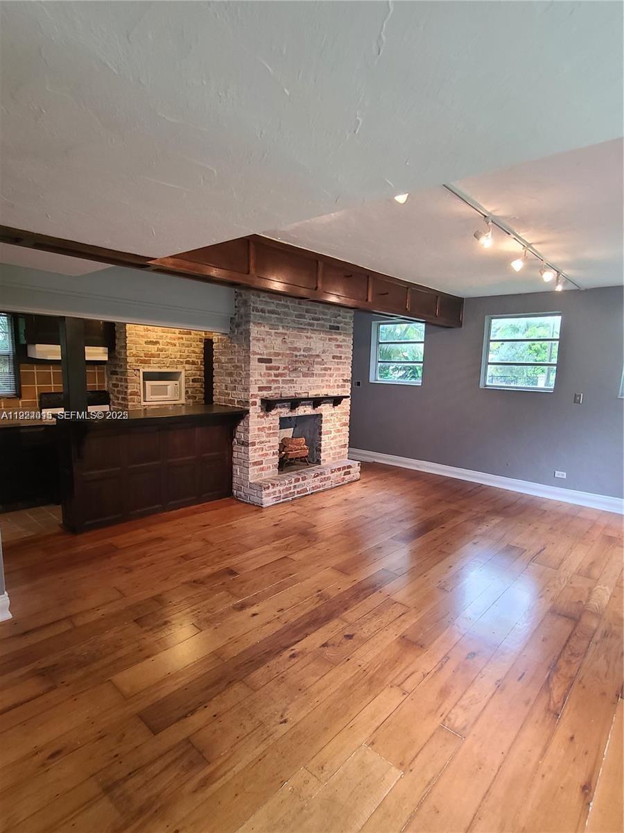 CORAL GABLES SEC E - Residential Lease