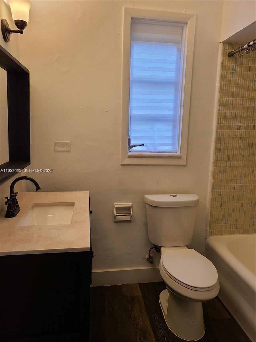 CORAL GABLES SEC E - Residential Lease