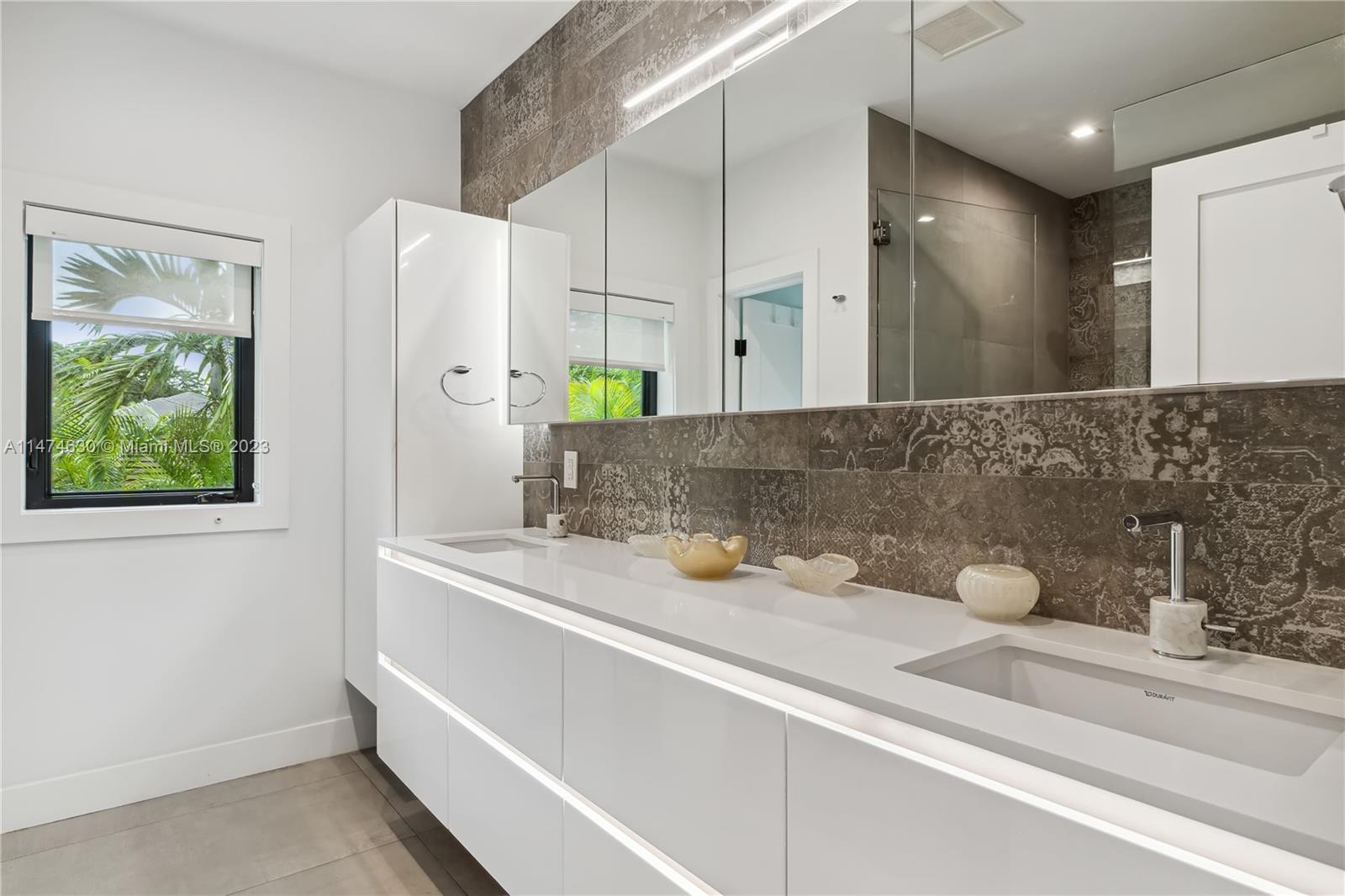 CORAL GABLES RIVIERA SEC - Residential