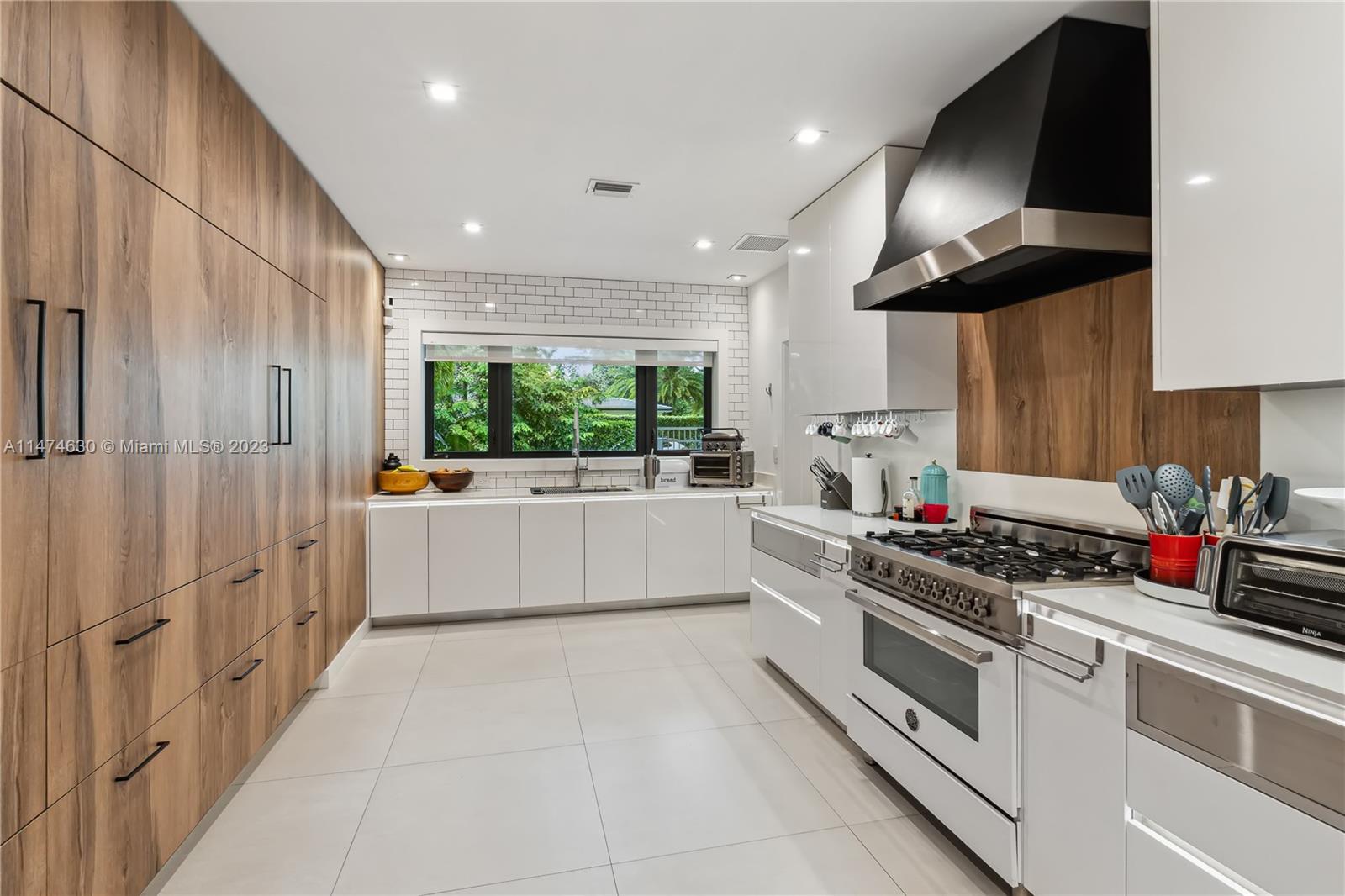 CORAL GABLES RIVIERA SEC - Residential