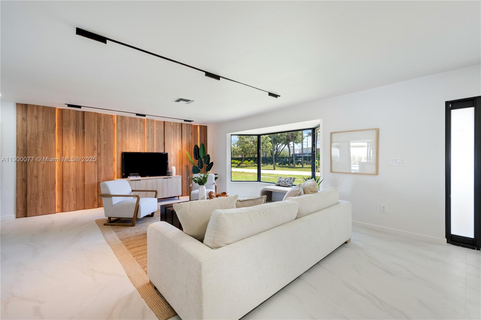 View photos, virtual tours, details... 2415 NE 35th Dr