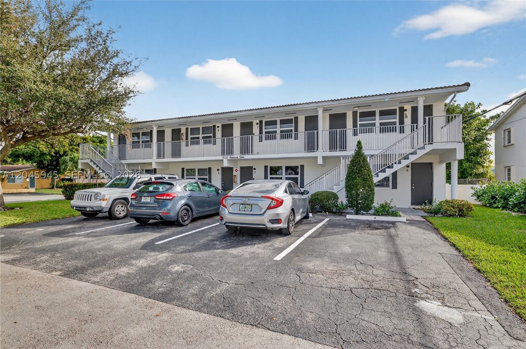 Photo of 1520 NE 56th St #8, Fort Lauderdale, FL 33334 (MLS # A12045945)
