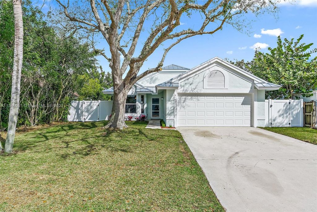 Photo of 6169 Lucerne St, Jupiter, FL 33458 (MLS # A11348651)