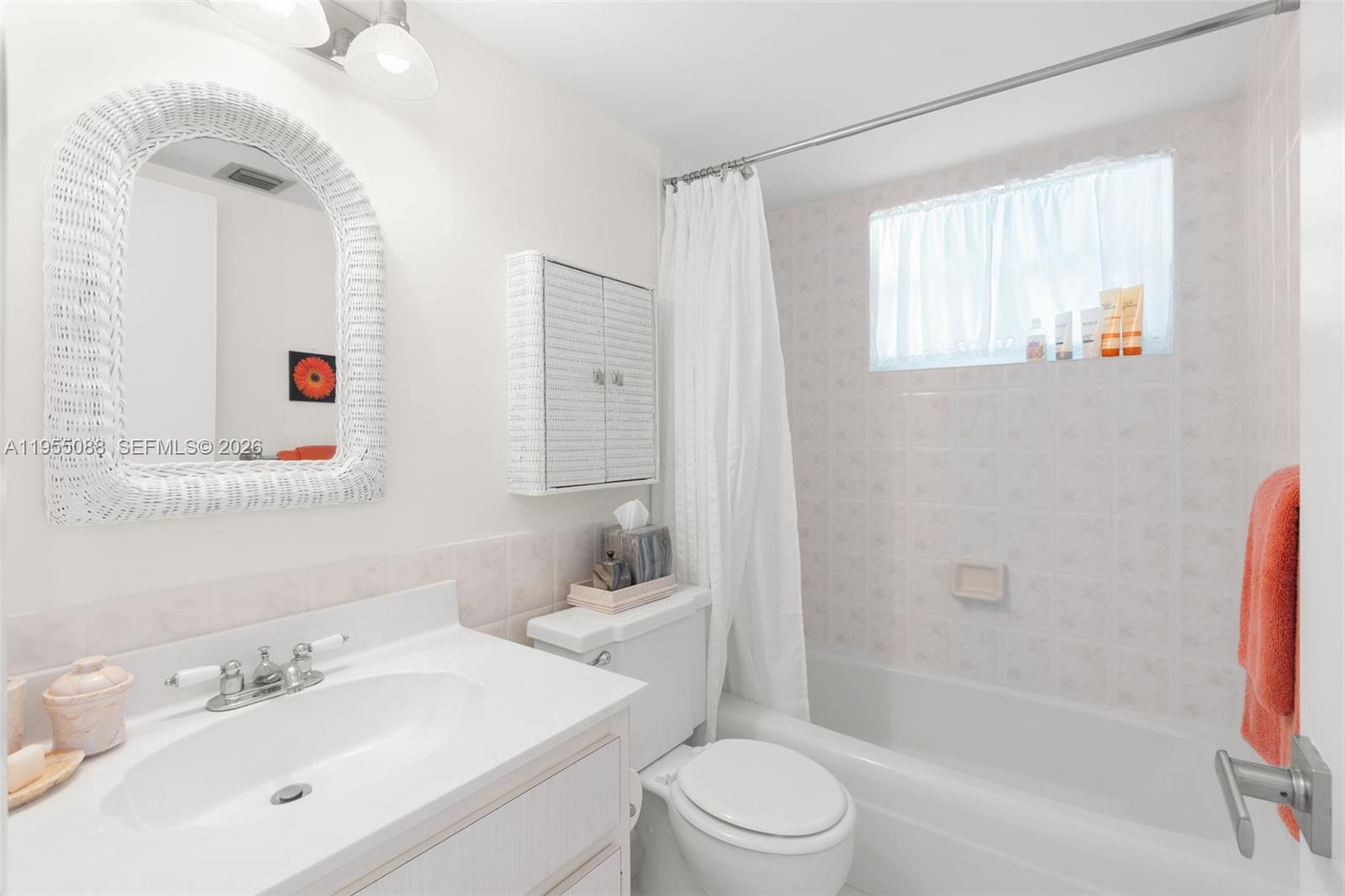 GRANADA HOUSE CONDOMINIUM - Residential