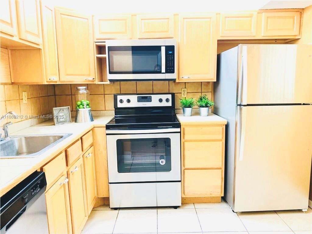 COURTYARDS OF BROWARD CON - Residential