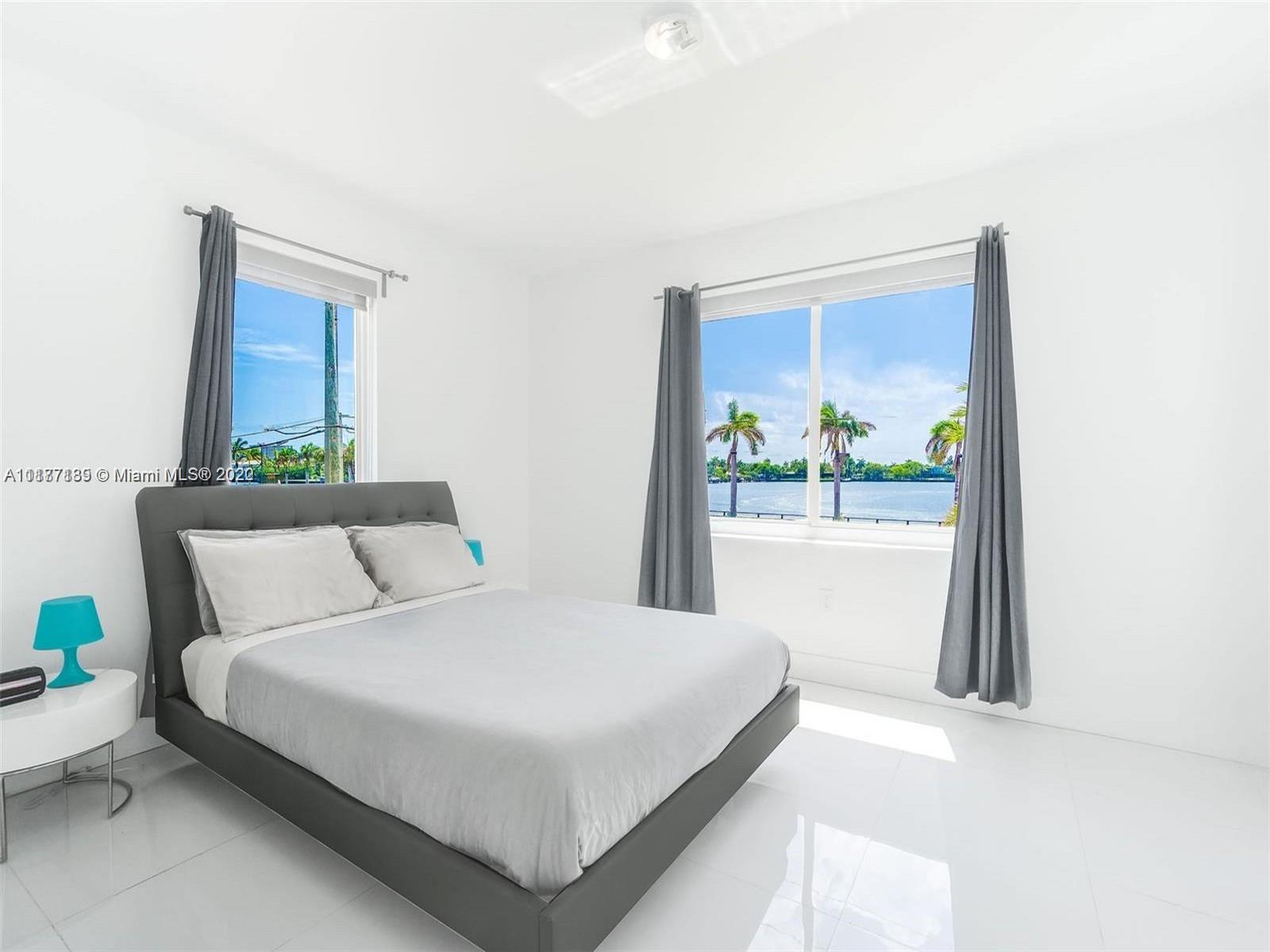 HOLLYWOOD BEACH - Residential Income