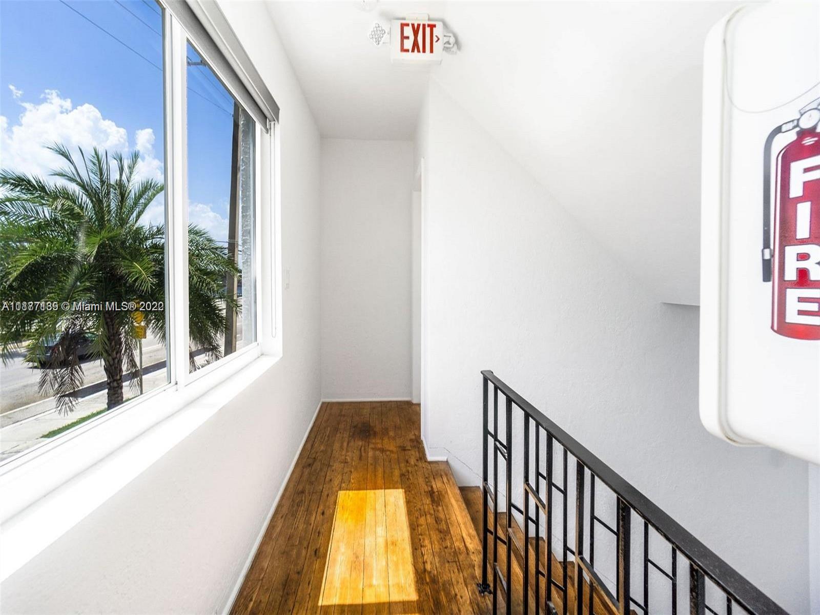 HOLLYWOOD BEACH - Residential Income