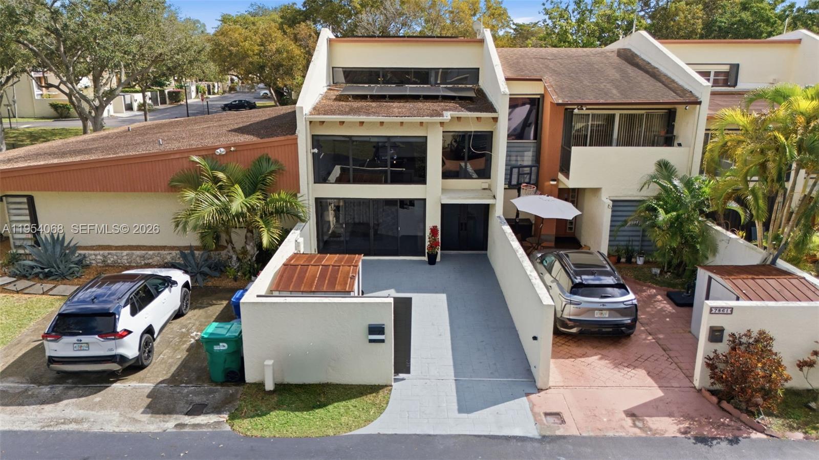 SUNSET KENDALL VILLAS - Residential