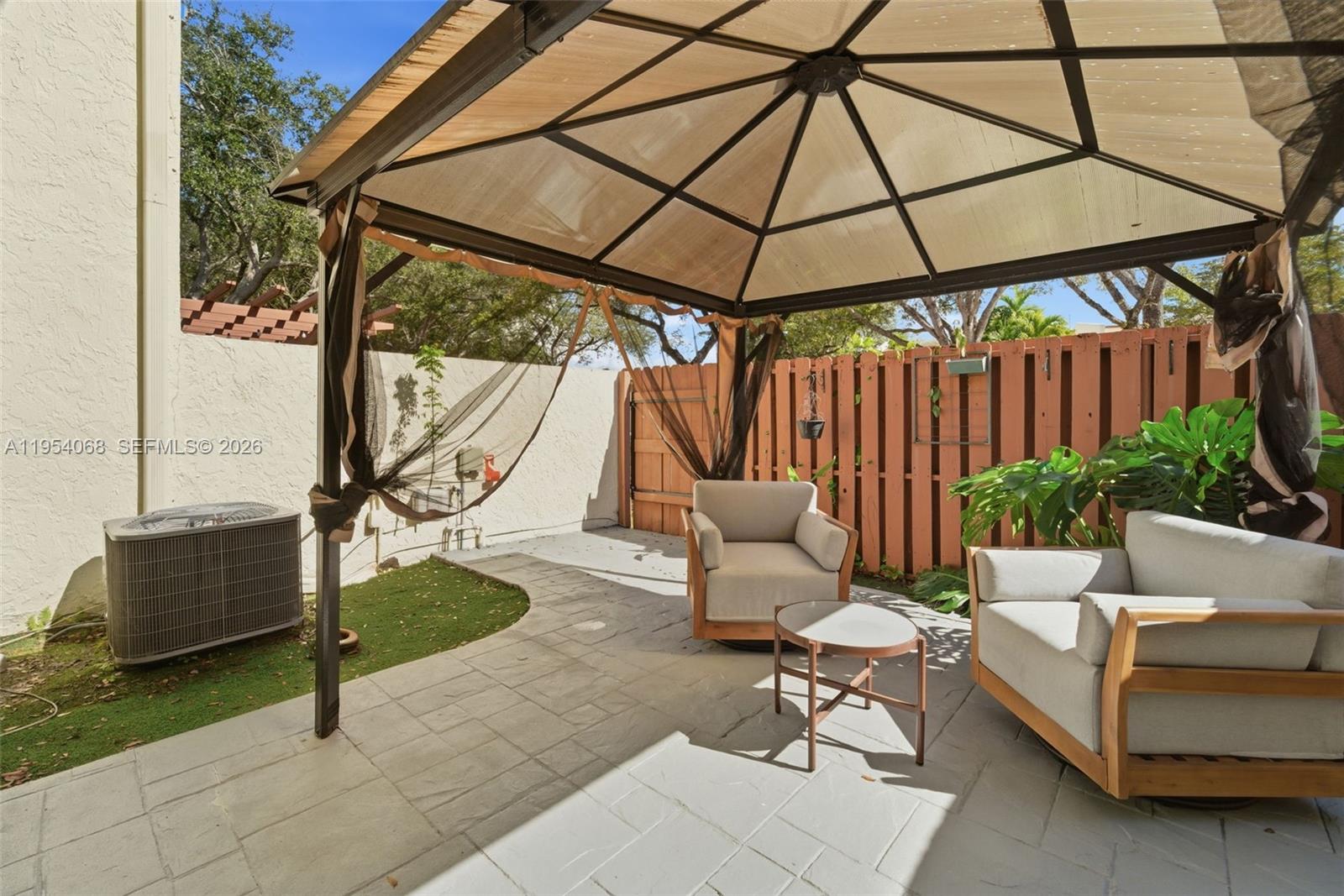 SUNSET KENDALL VILLAS - Residential