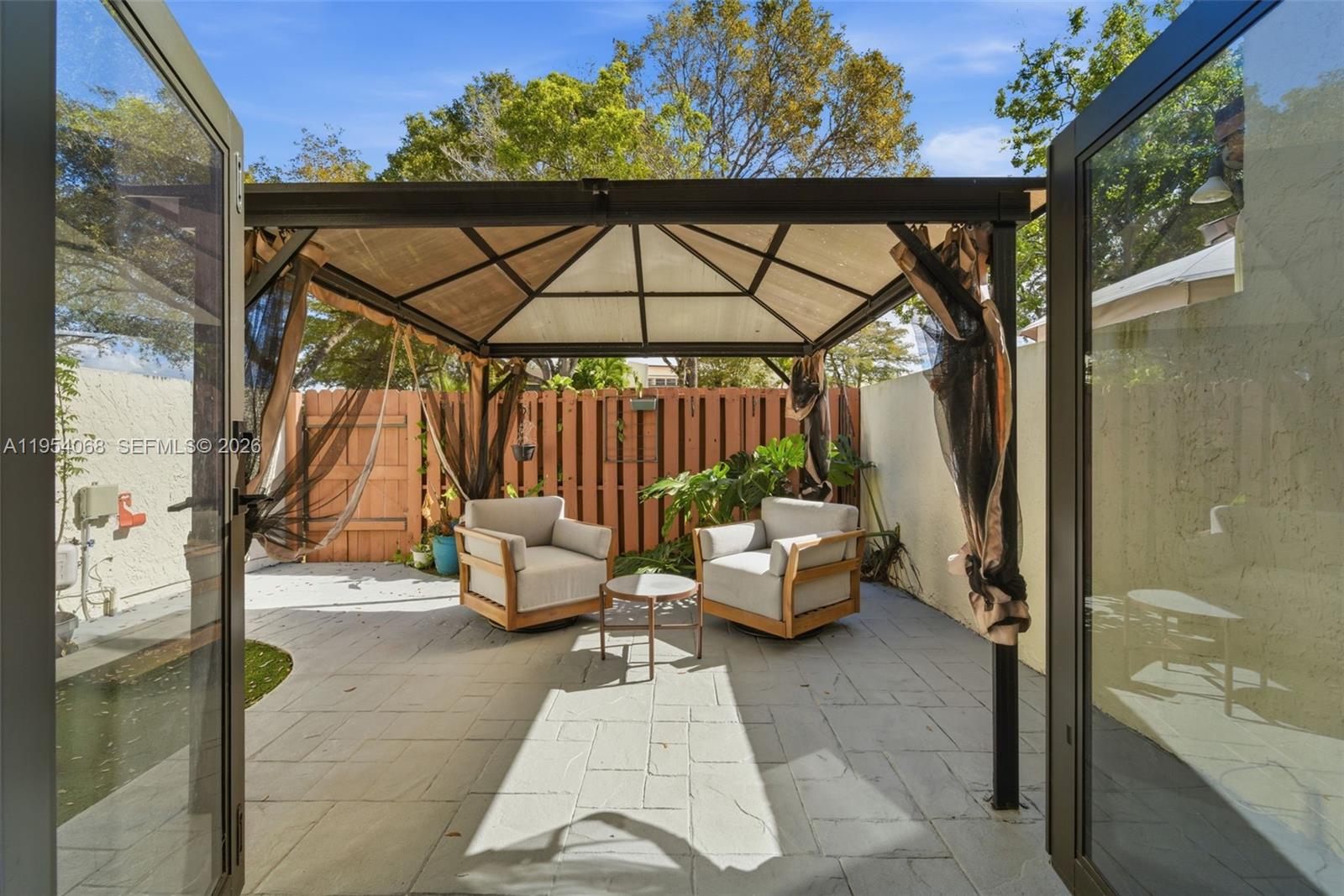 SUNSET KENDALL VILLAS - Residential