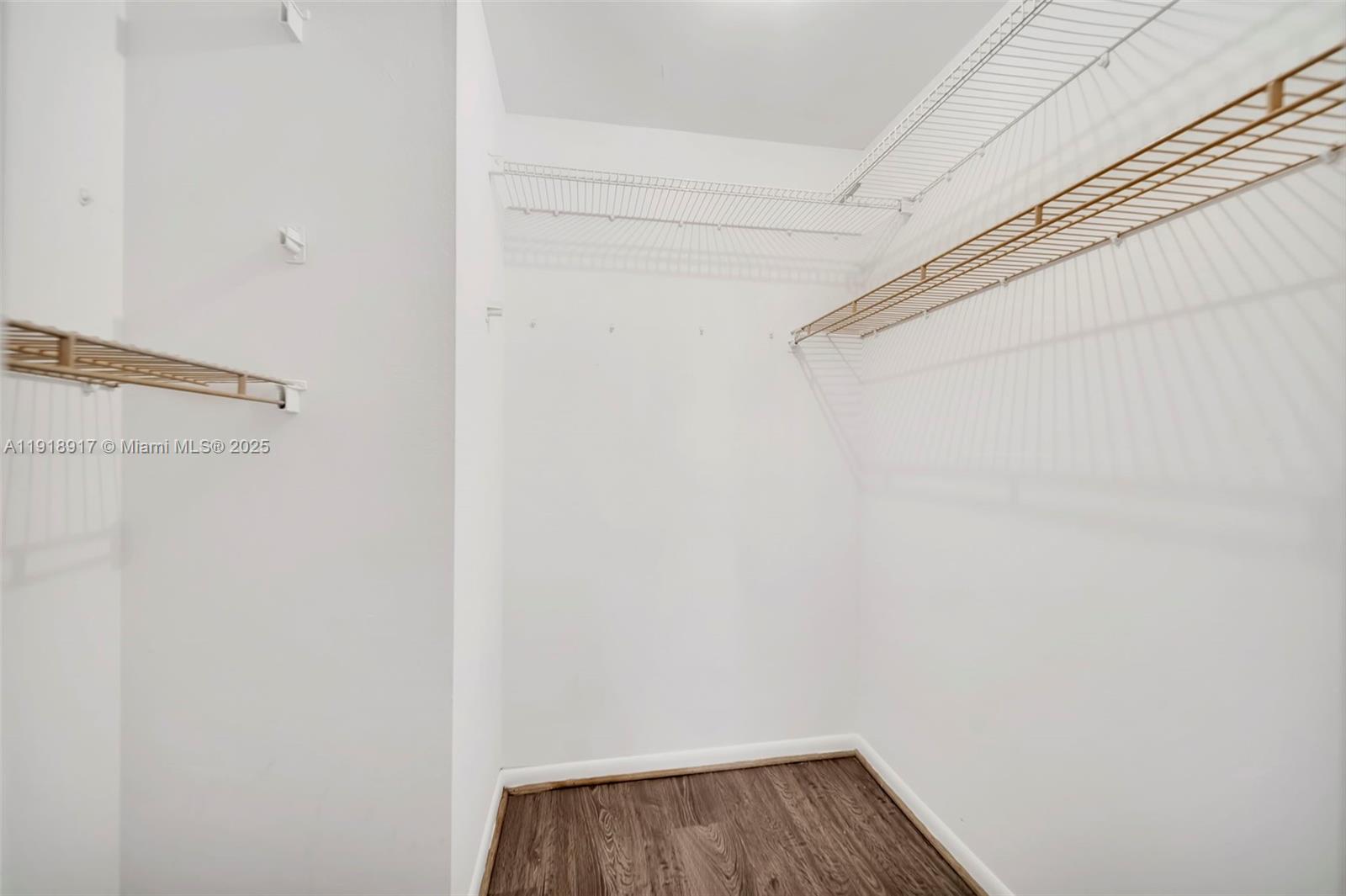 DEER CREEK COUNTRY CLUB - Residential