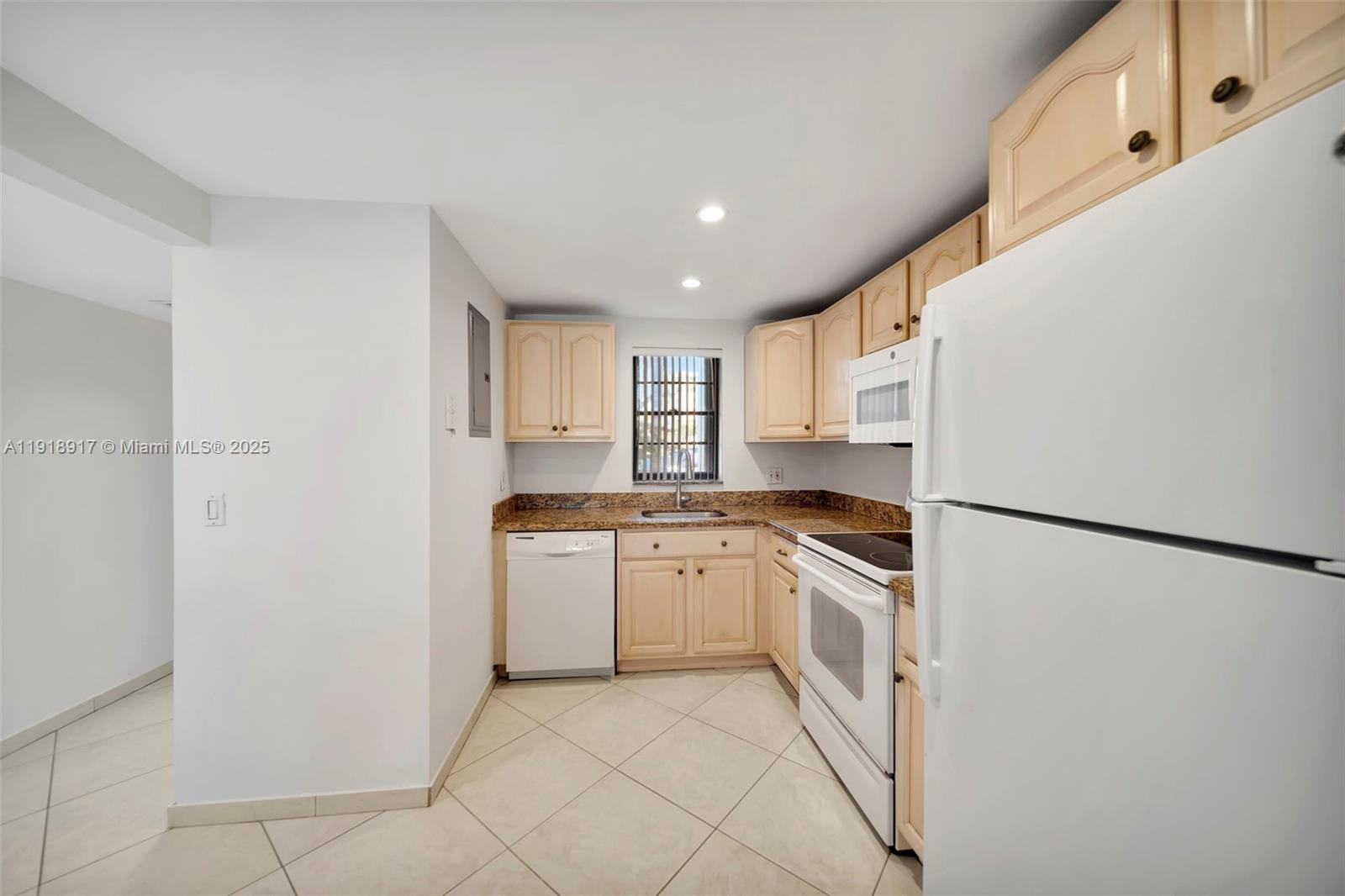 DEER CREEK COUNTRY CLUB - Residential