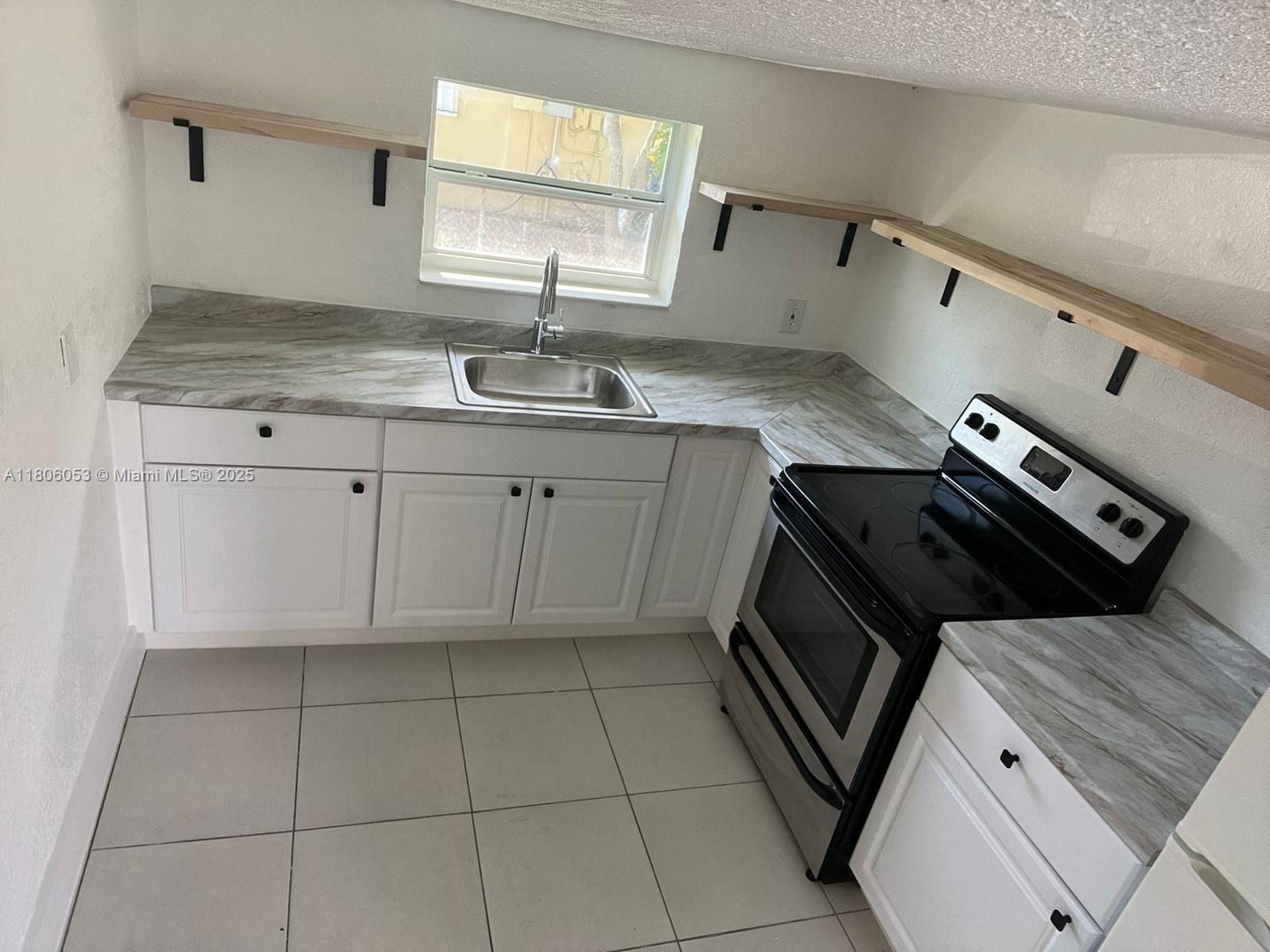 126 Nw 13th Ave, Dania Beach, Miami-Dade County, Florida - 2 Bedrooms  
2 Bathrooms - 