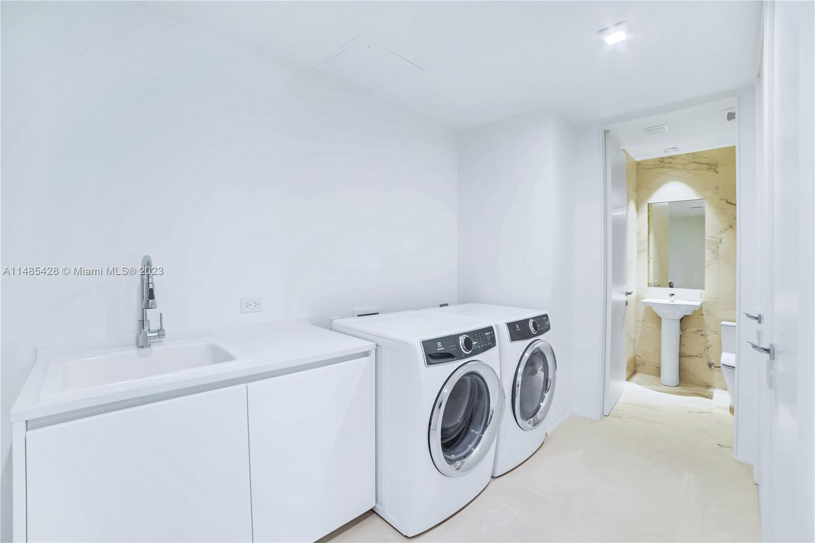 ONE THOUSAND MUSEUM CONDO - Residential