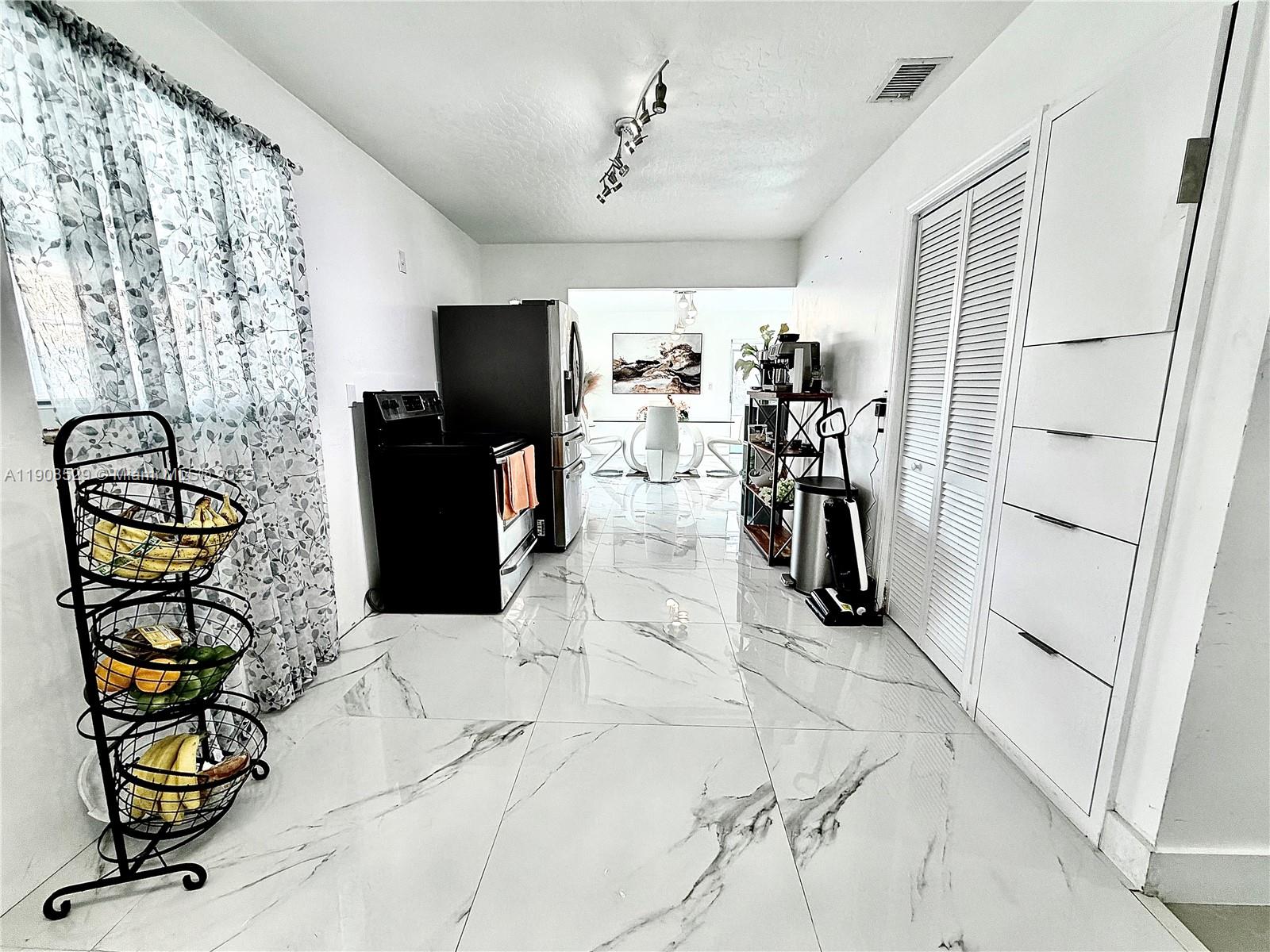 LAKES BY THE BAY SEC 5 - Residential