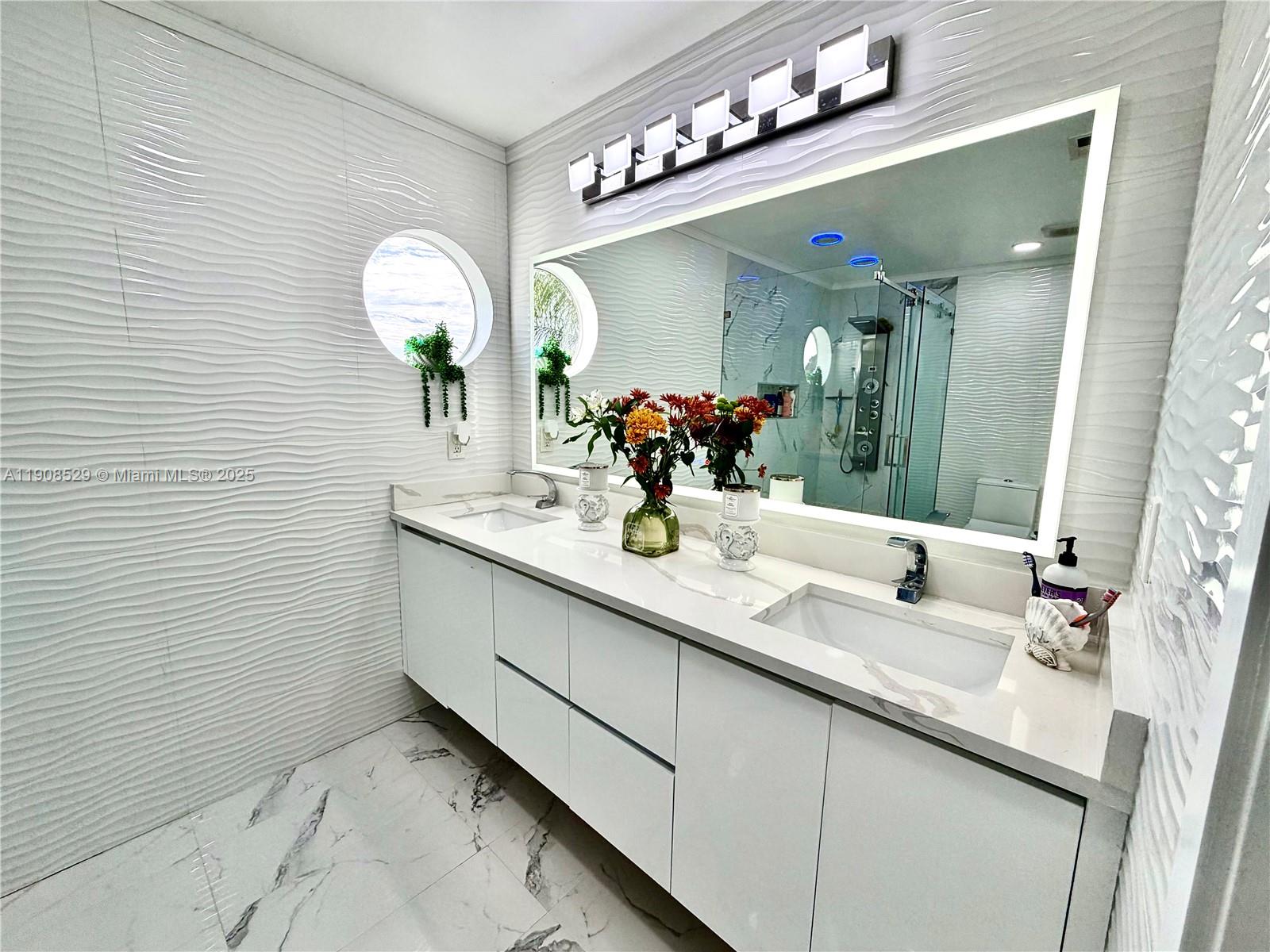 LAKES BY THE BAY SEC 5 - Residential