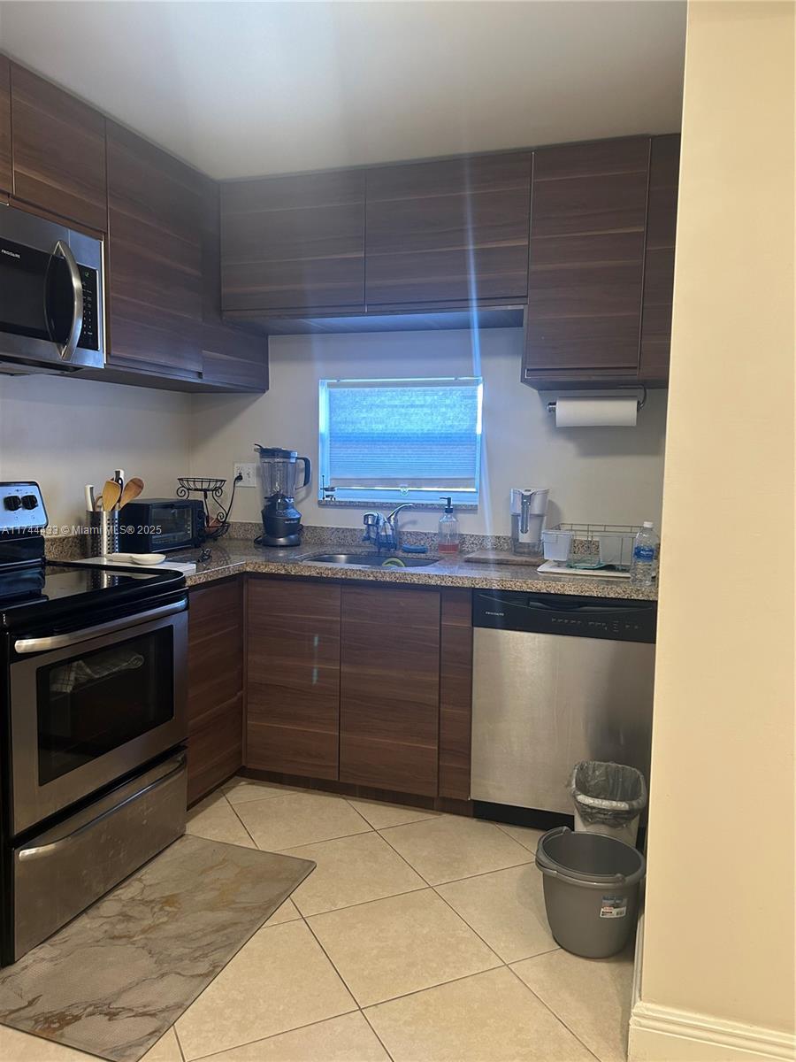 HOLLYBROOK GOLF - Residential