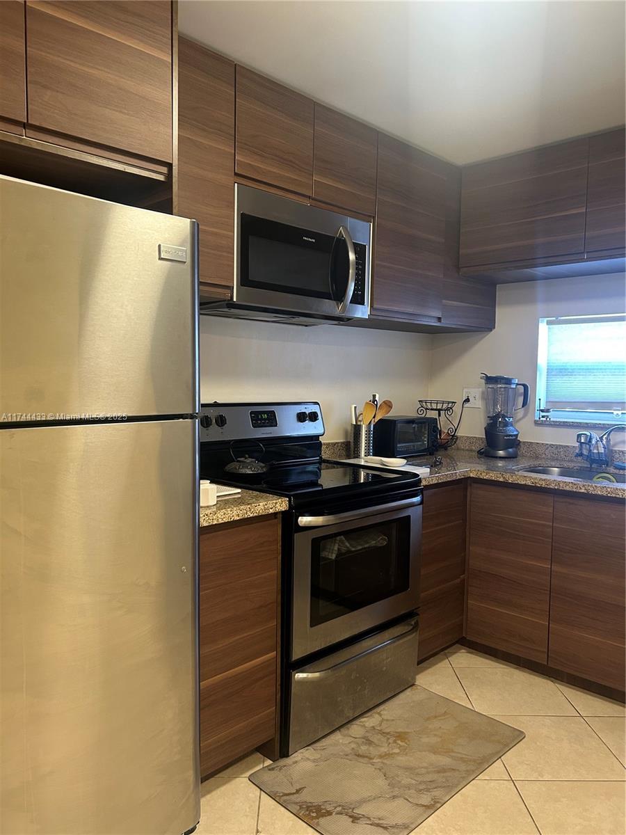 HOLLYBROOK GOLF - Residential