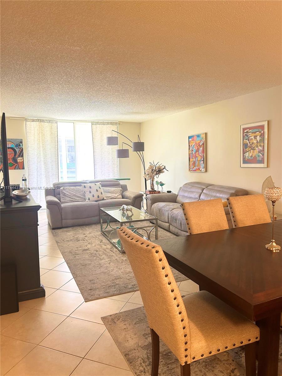 HOLLYBROOK GOLF - Residential