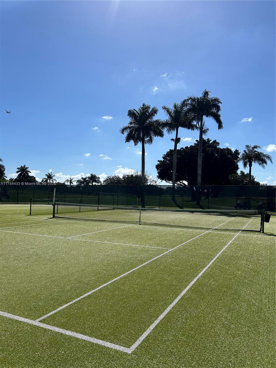 HOLLYBROOK GOLF - Residential