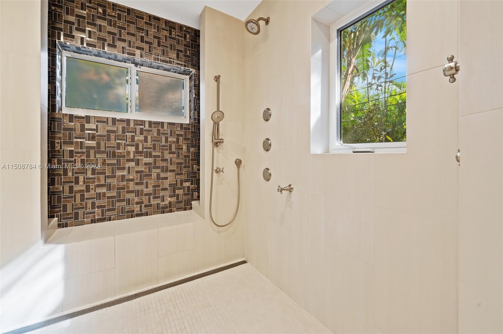 ENTRADA - Residential