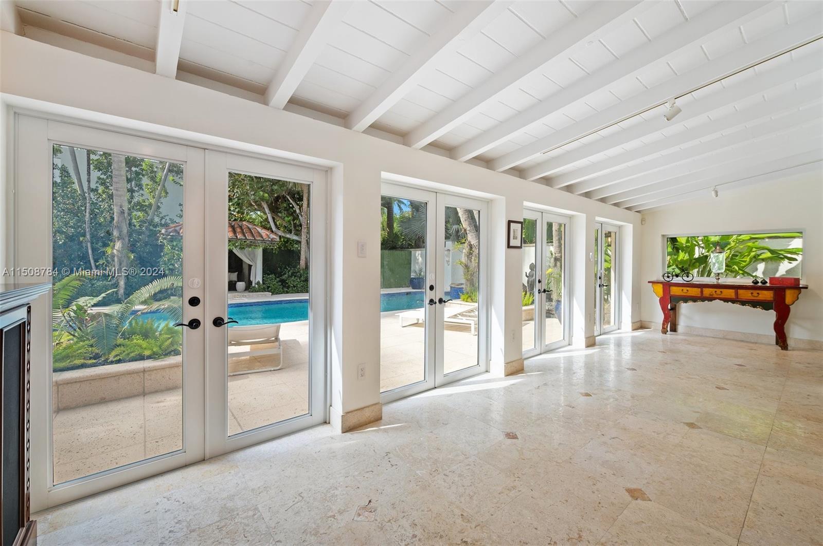 ENTRADA - Residential