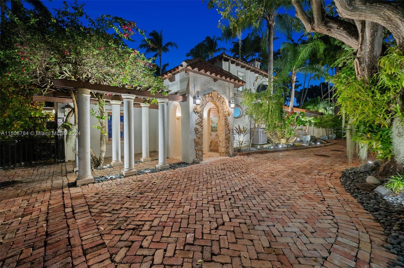 ENTRADA - Residential