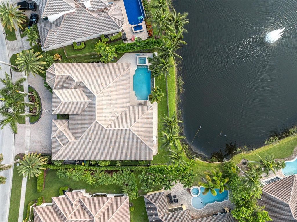 Photo of 770 Leigh Palm Ave, Plantation, FL 33324 (MLS # A11640919)