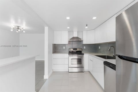 Photo of 17890 W Dixie Hwy 501 #501, North Miami Beach, FL 33160 (MLS # A12029186)