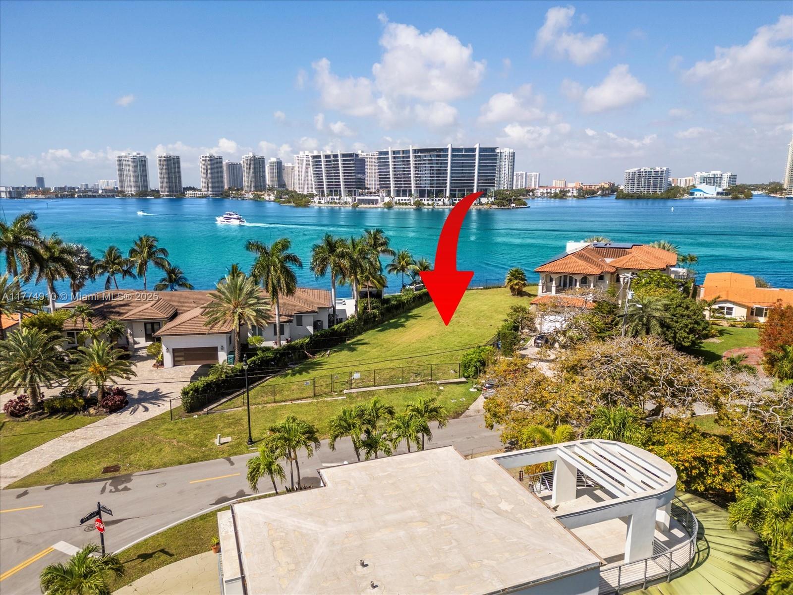 GOLDEN SHORES - Land