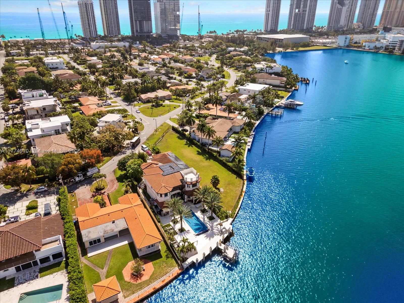 GOLDEN SHORES - Land