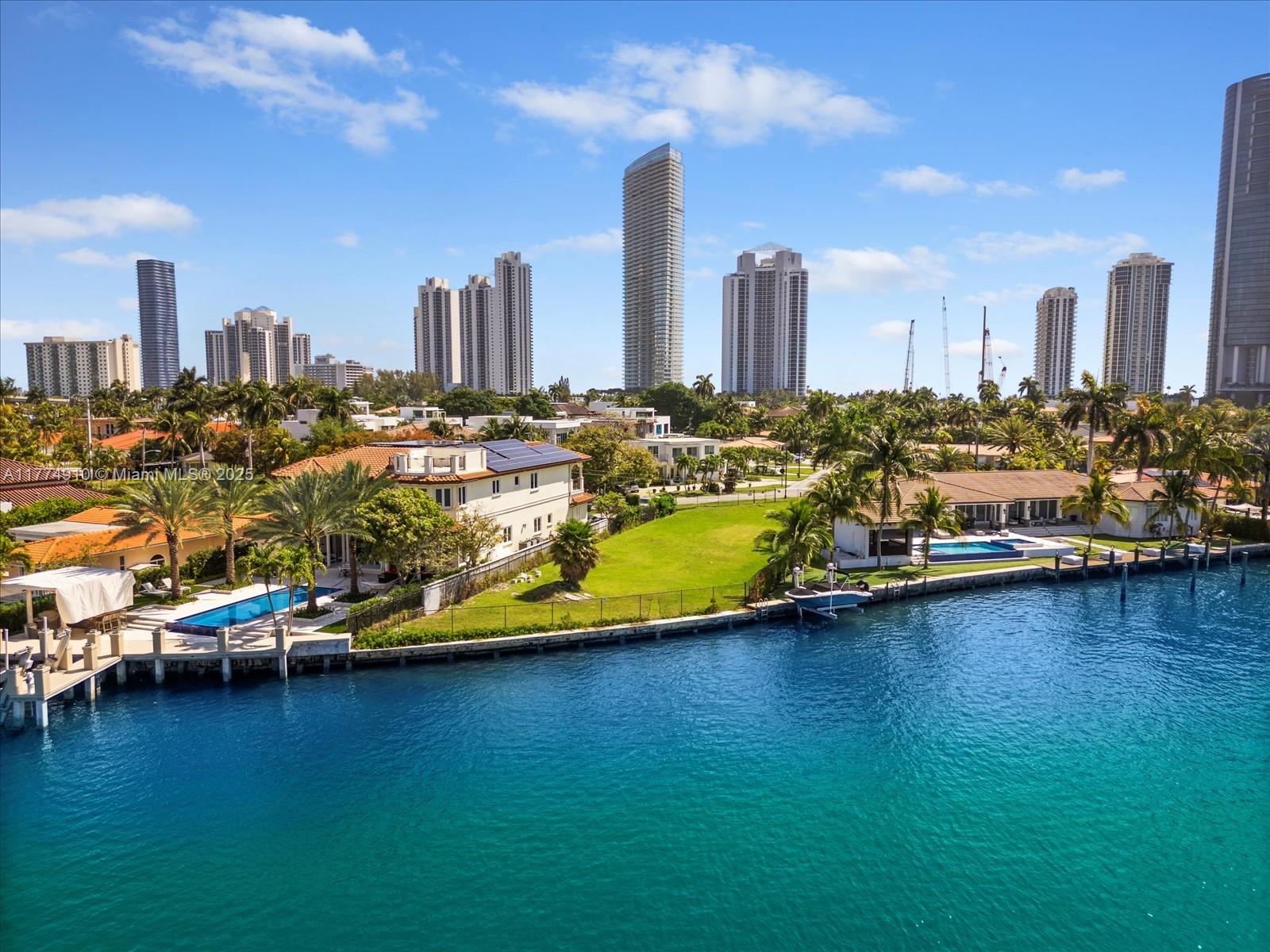 GOLDEN SHORES - Land