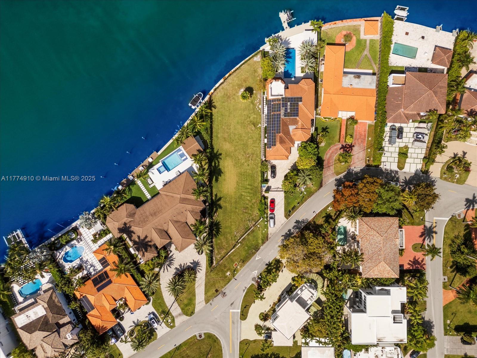 GOLDEN SHORES - Land