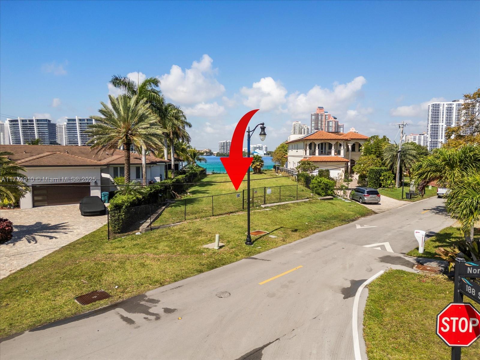 GOLDEN SHORES - Land